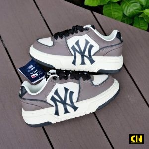 Giay Mlb Korea Chunky Liner Basic Ny Yankees Charcoal Grey Mau Nau Choco Giày MLB Korea Chunky Liner Basic NY Yankees Charcoal Grey Màu Nâu Choco