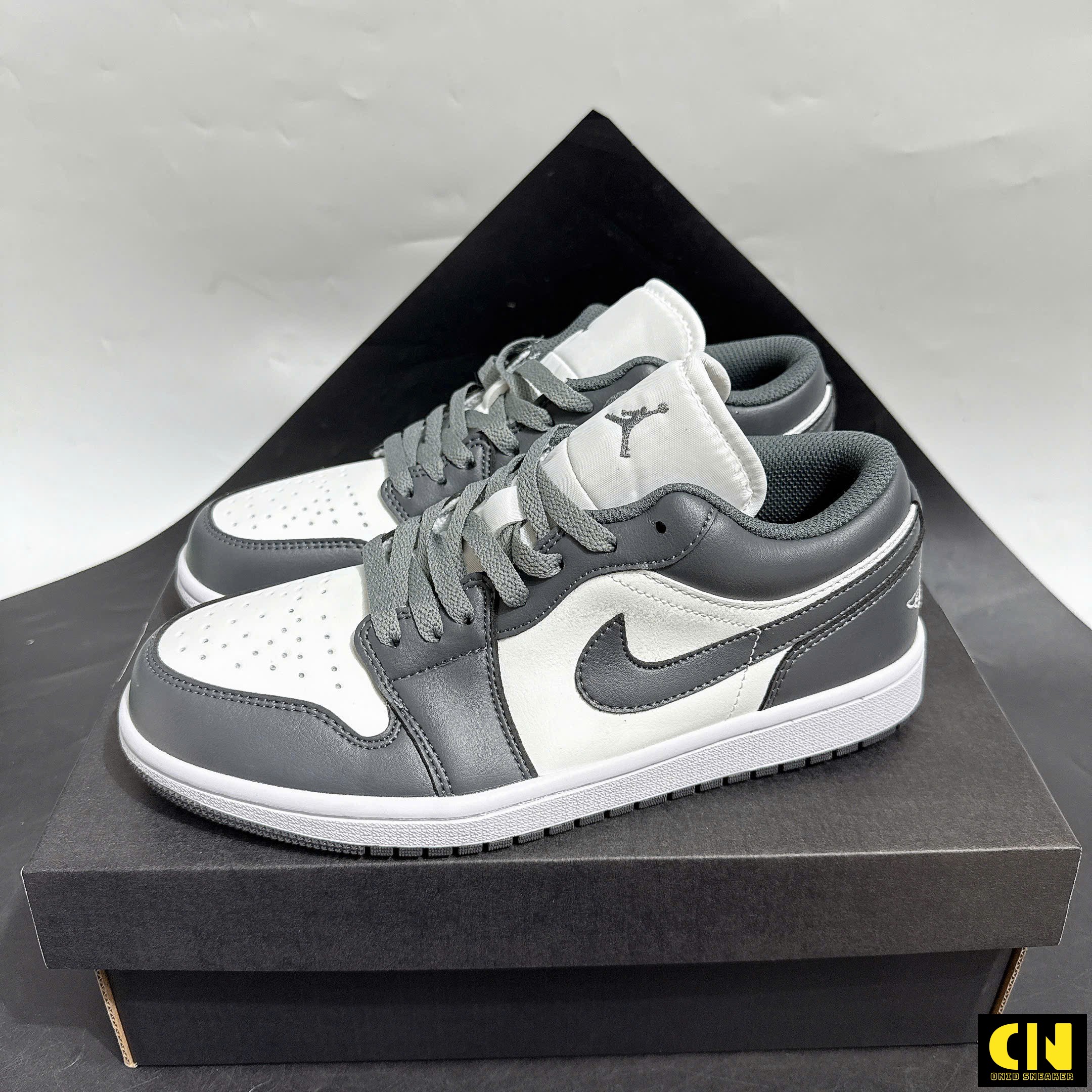 Giày Nike Air Jordan 1 Low Iron Grey Hàng Có Sẵn Full Box Giày Nike Air Jordan 1 Low Iron Grey Hàng Có Sẵn Full Box