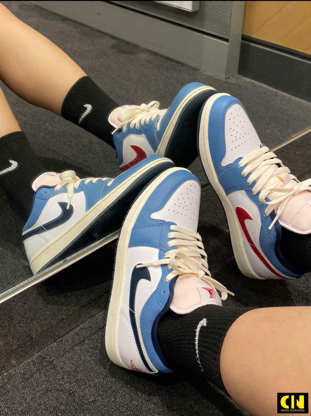 Giày Nike Air Jordan 1 Low Motion Blue Logo Đen Đỏ Giày Nike Air Jordan 1 Low Motion Blue Logo Đen Đỏ