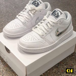 Giay Nike Air Jordan 1 Low Se White Metallic Silver Trang Giày Nike Air Jordan 1 Low SE White Metallic Silver Trắng