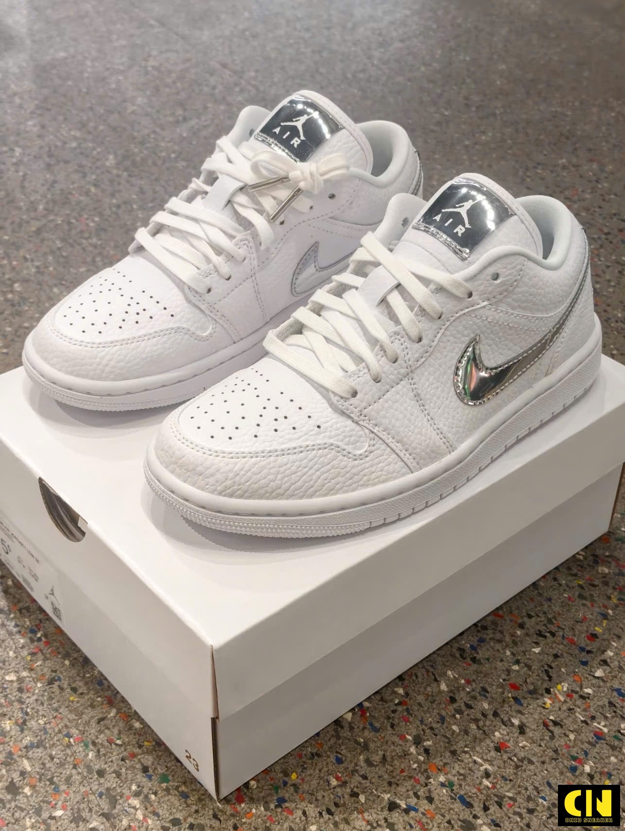 Giày Nike Air Jordan 1 Low Se White Metallic Silver Trắng Giày Nike Air Jordan 1 Low SE White Metallic Silver Trắng