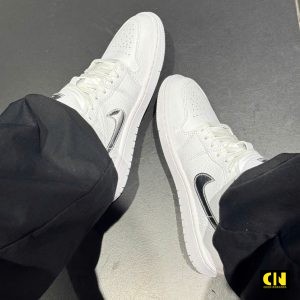 Giay Nike Air Jordan 1 Low Se White Metallic Trang Bac Giày Nike Air Jordan 1 Low SE White Metallic Trắng Bạc