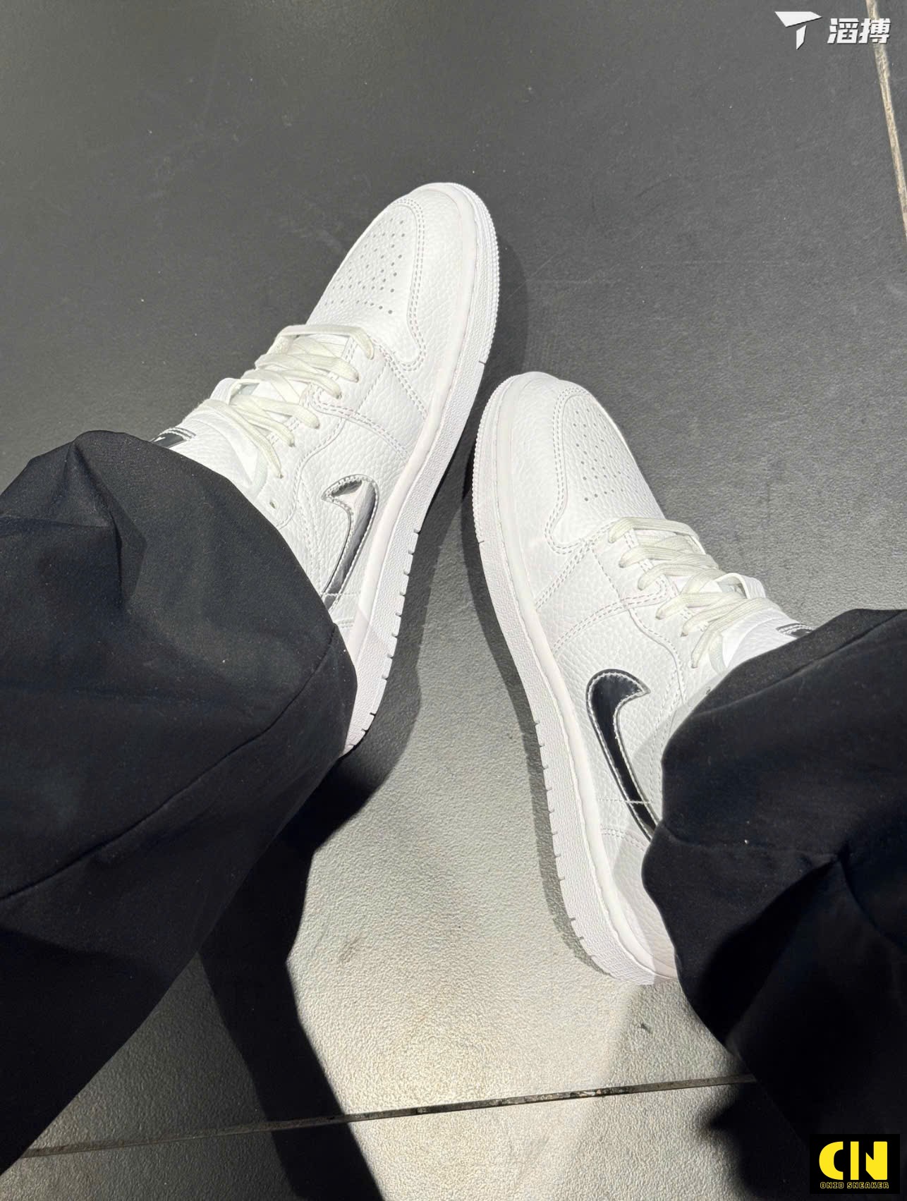 Giày Nike Air Jordan 1 Low Se White Metallic Trắng Bạc Giày Nike Air Jordan 1 Low SE White Metallic Trắng Bạc