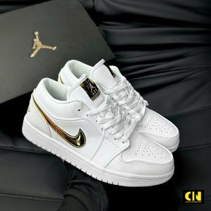 Giay Nike Air Jordan 1 Low White Metallic Gold Chuan Form Giày Nike Air Jordan 1 Low White Metallic Gold Chuẩn Form