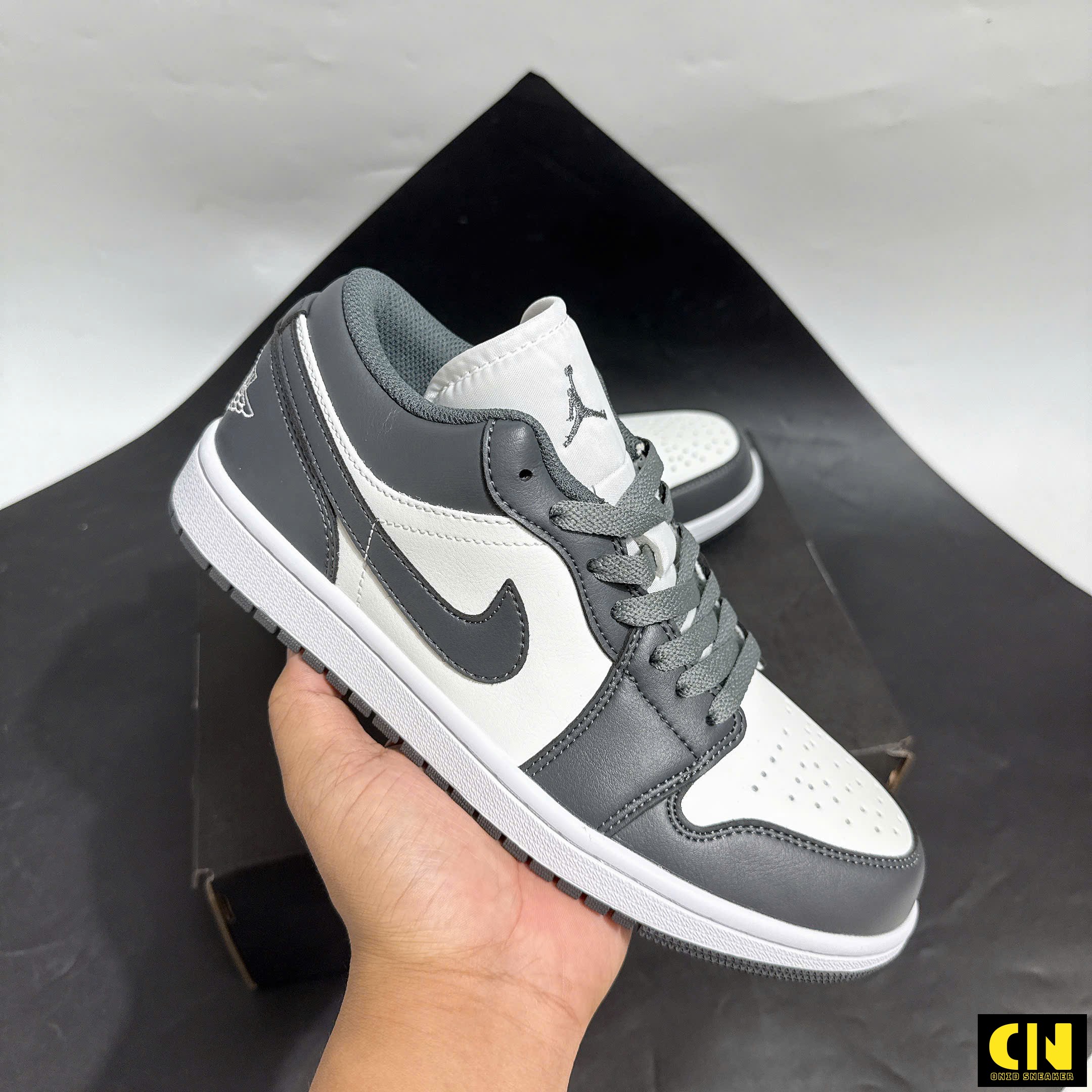Giày Nike Air Jordan 1 Low Xám Trắng Chuẩn Form Giày Nike Air Jordan 1 Low Xám Trắng Chuẩn Form