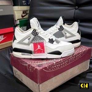 Giay Nike Air Jordan 4 Retro Military Black Den Trang Giày Nike Air Jordan 4 Retro Military Black Đen Trắng