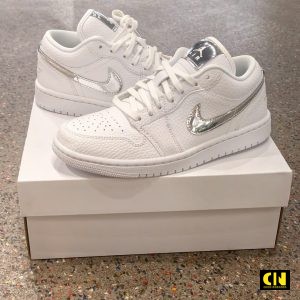 Giay Sneaker Nike Air Jordan 1 Low Se White Silver Giày Sneaker Nike Air Jordan 1 Low SE White Silver