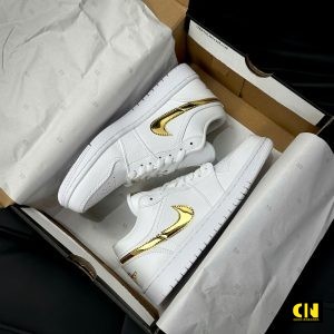 Giay Sneaker Nike Air Jordan 1 Low White Metallic Gold Trang Vang Giày Sneaker Nike Air Jordan 1 Low White Metallic Gold Trắng Vàng