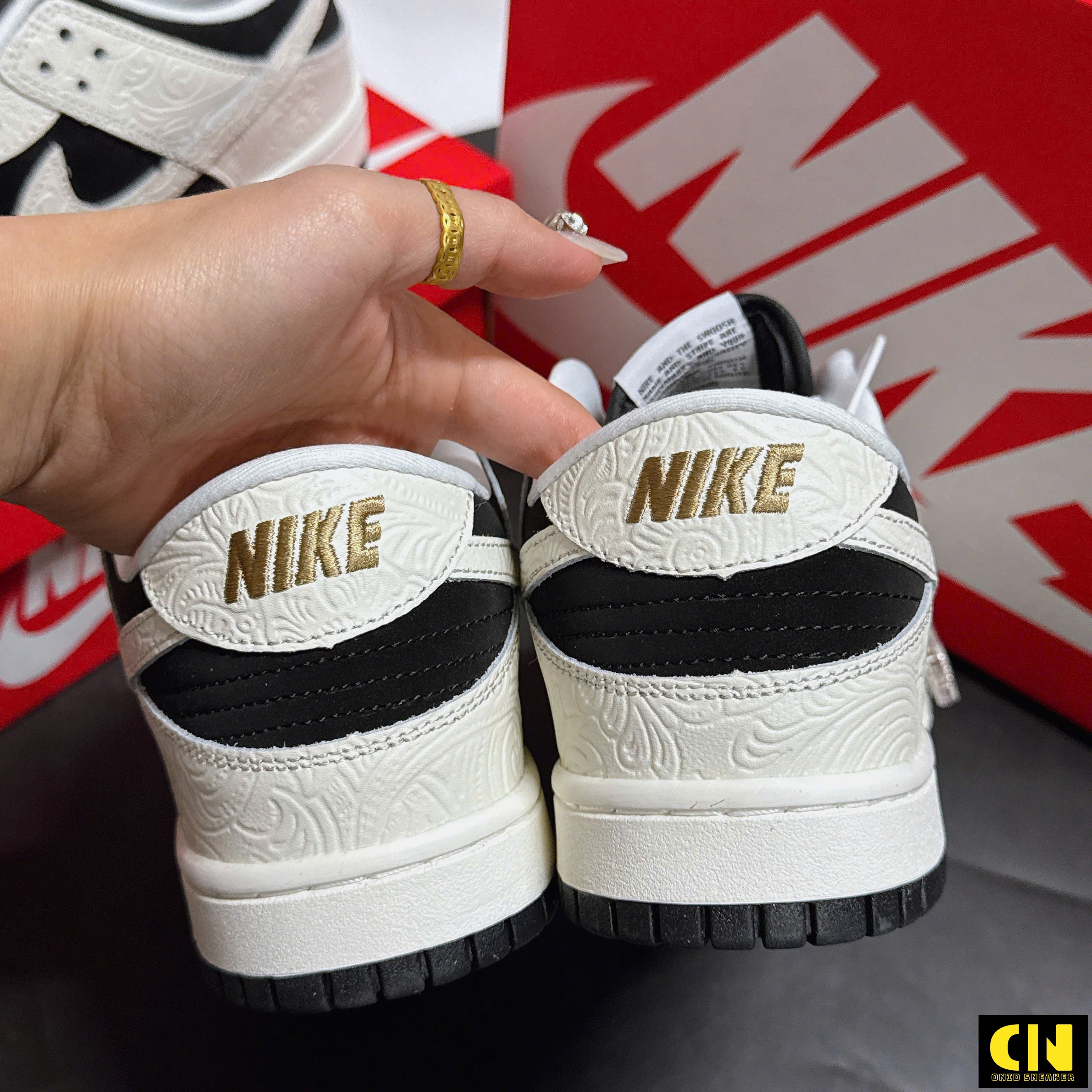 Giày Sneaker Nike Dunk Embossed Baroque Đen Trắng Giày Sneaker Nike Dunk Embossed Baroque Đen Trắng