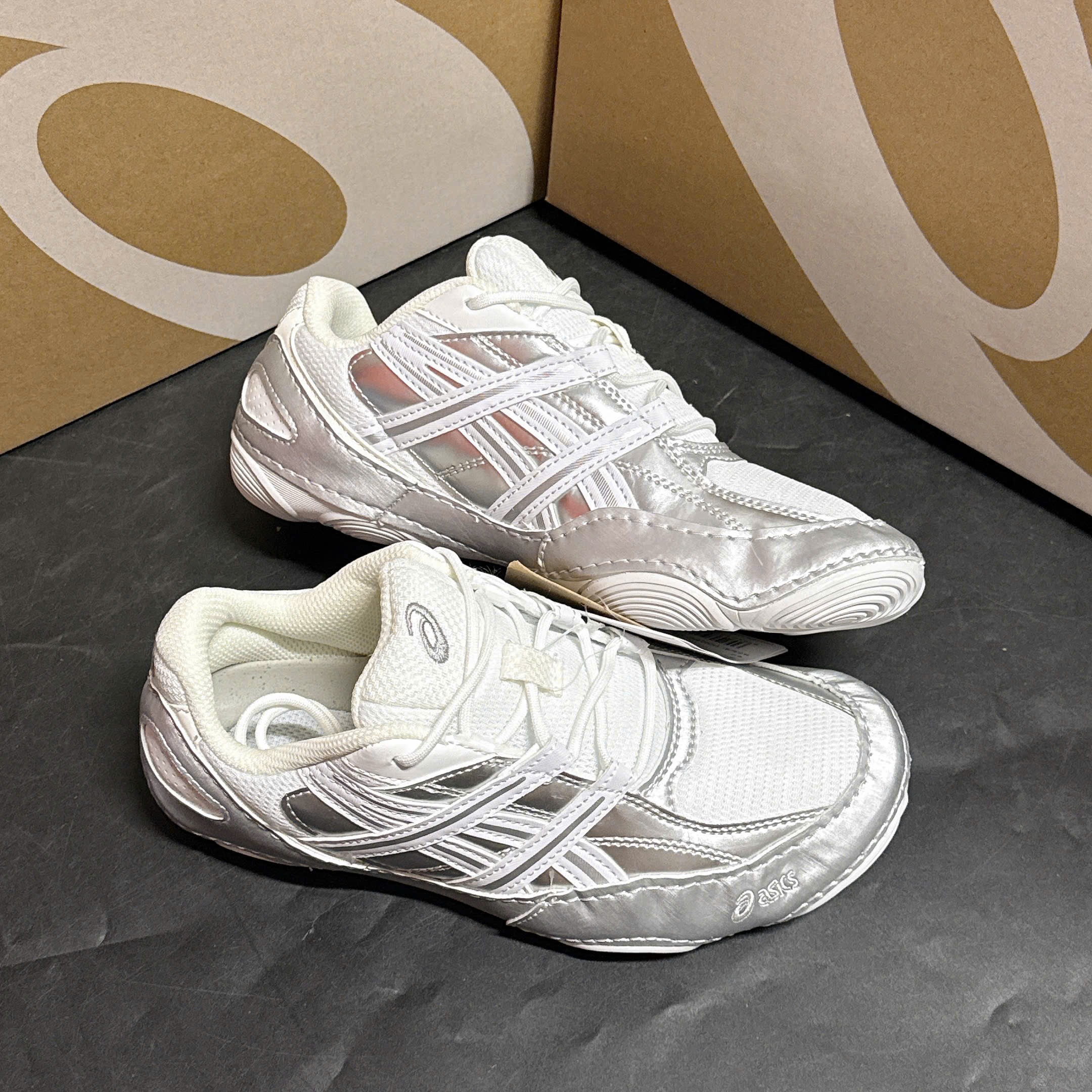 Giày Thể Thao Nữ Asics Hypersync White Pure Silver Hàng Cao Cấp Giày Thể Thao Nữ Asics Hypersync White Pure Silver Hàng Cao Cấp