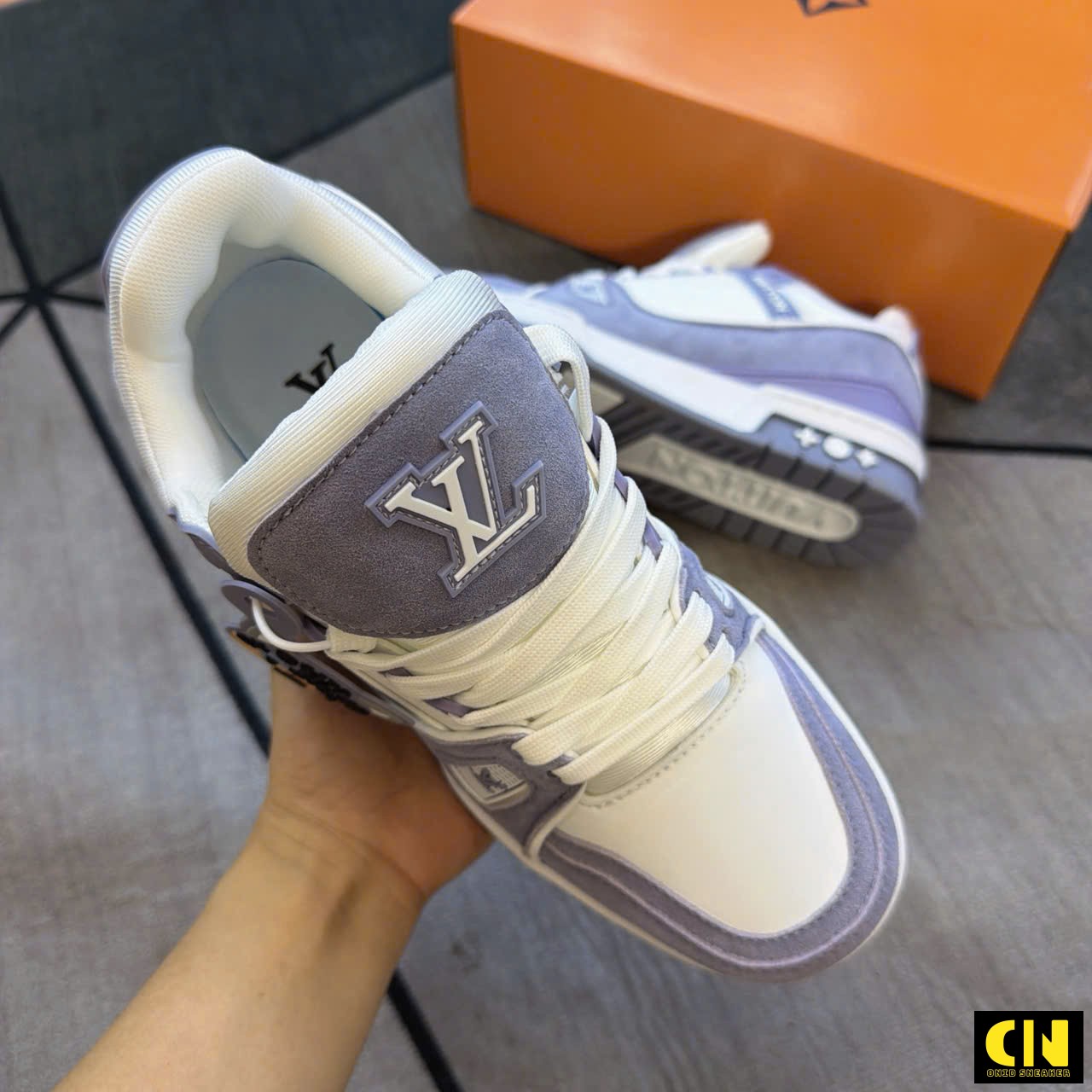 Giày Thời Trang Louis Vuitton Lv Trainer White Gray Da Lộn Giày Thời Trang Louis Vuitton LV Trainer White Gray Da Lộn