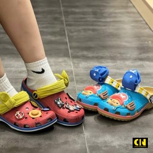 Dep Clog Nam Nu Crocs One Piece Luffy Red Blue Dép Clog Nam Nữ Crocs One Piece Luffy Red Blue