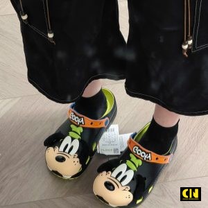 Dep Crocs Classic Clog Disney Goofy Den Xanh La Dép Crocs Classic Clog Disney Goofy Đen Xanh Lá