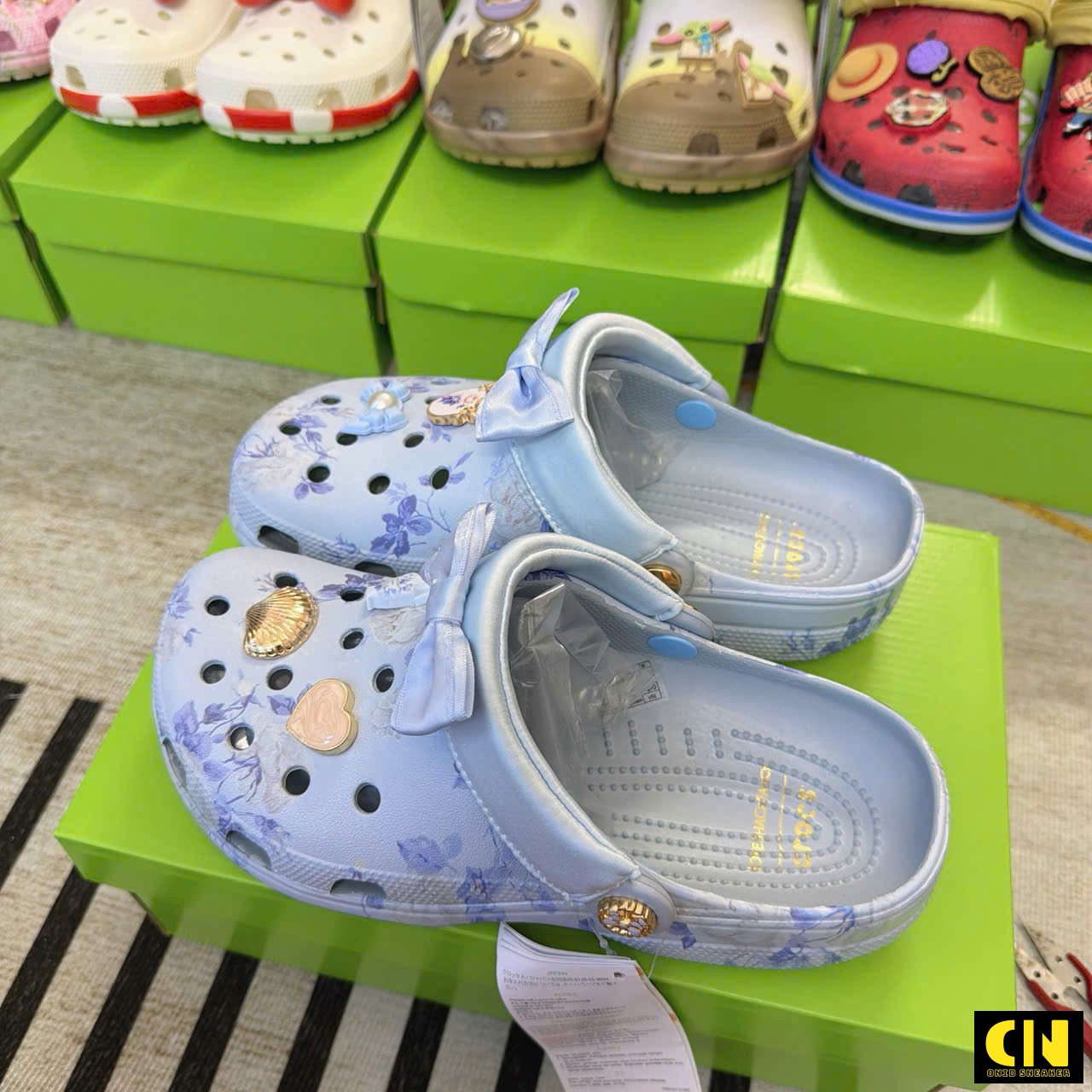 Dép Crocs Classic Clog Loveshackfancy Xanh Hoa Nhí Dép Crocs Classic Clog LoveShackFancy Xanh Hoa Nhí