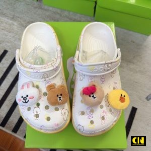 Dep Crocs Classic Line Friends Clog Trang Hong Dép Crocs Classic Line Friends Clog Trắng Hồng
