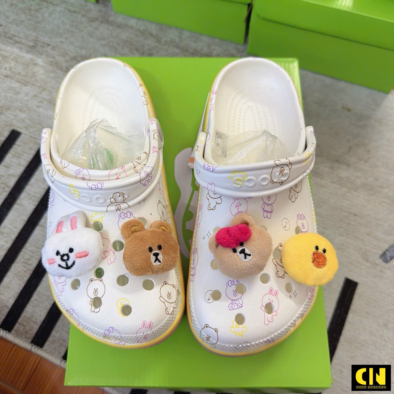 Dép Crocs Classic Line Friends Clog Trắng Hồng Dép Crocs Classic Line Friends Clog Trắng Hồng
