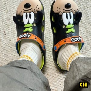 Dep Crocs Disney Iam Goofy Classic Clog Dép Crocs Disney IAM Goofy Classic Clog