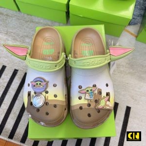 Dep Crocs Grogu Baby Yoda Star Wars Kem Charm Jibbitz Dép Crocs Grogu Baby Yoda Star Wars Kèm Charm Jibbitz.jpg