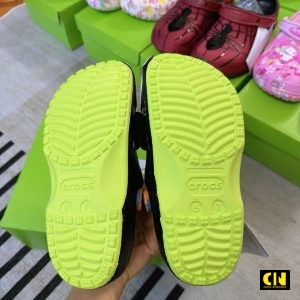 Dep Disney X Crocs Classic Clog Goofy Den Xanh La Dép Disney x Crocs Classic Clog Goofy Đen Xanh Lá
