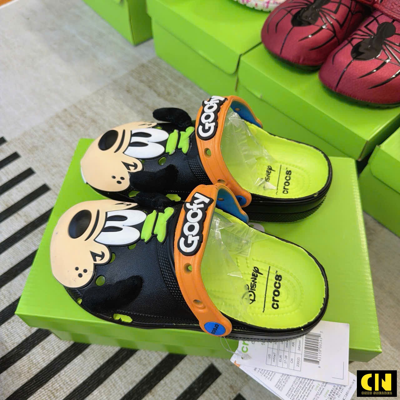 Dép Disney X Crocs Classic Clog Goofy Dép Disney x Crocs Classic Clog Goofy