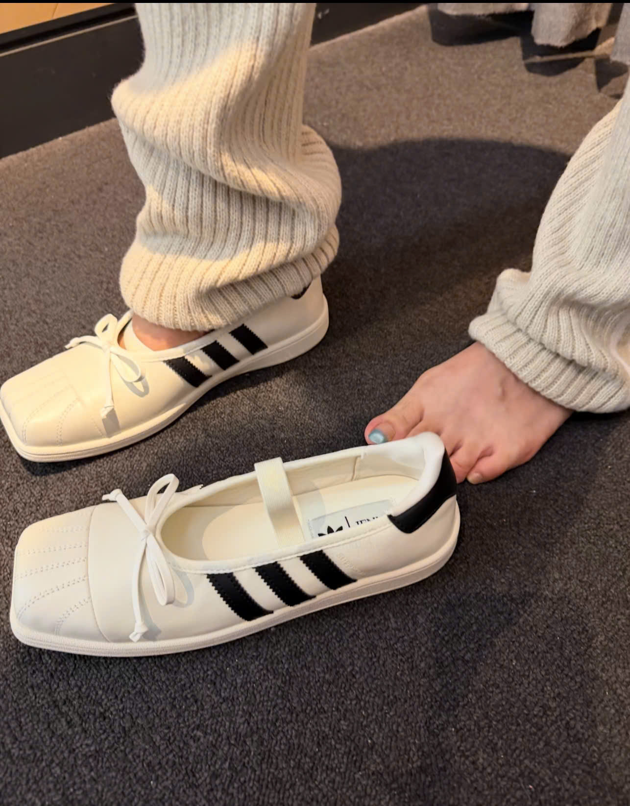 Giày Adidas Superstar Jennie Dáng Ballet Mũi Vuông Giày Adidas Superstar Jennie Dáng Ballet Mũi Vuông