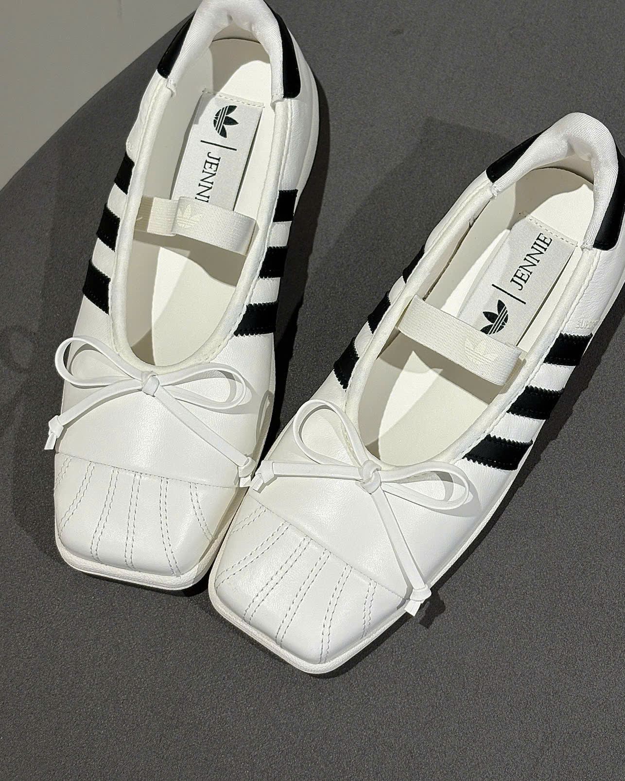 Giày Búp Bê Thể Thao Nữ Adidas Superstar Jennie Trắng Kem Đế Bệt Giày Búp Bê Thể Thao Nữ Adidas Superstar Jennie Trắng Kem Đế Bệt