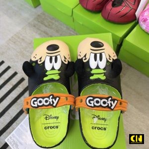 Giay Clog Unisex Crocs Disney Iam Goofy Giày Clog Unisex Crocs Disney Iam Goofy