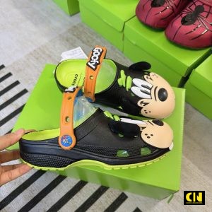 Giay Clog Unisex Crocs Disney Iam Goofy Classic Giày Clog Unisex Crocs Disney Iam Goofy Classic