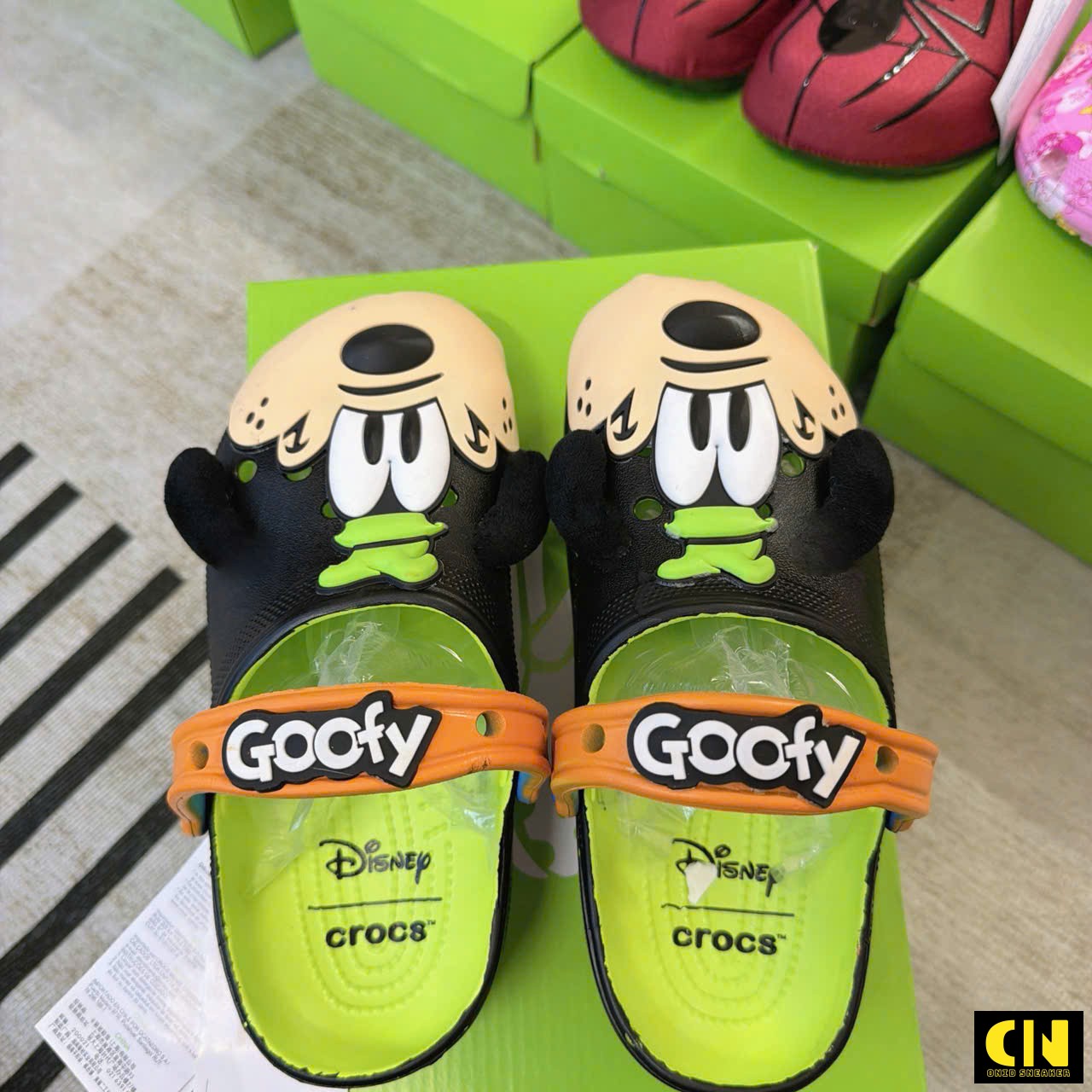 Giày Clog Unisex Crocs Disney Iam Goofy Giày Clog Unisex Crocs Disney Iam Goofy