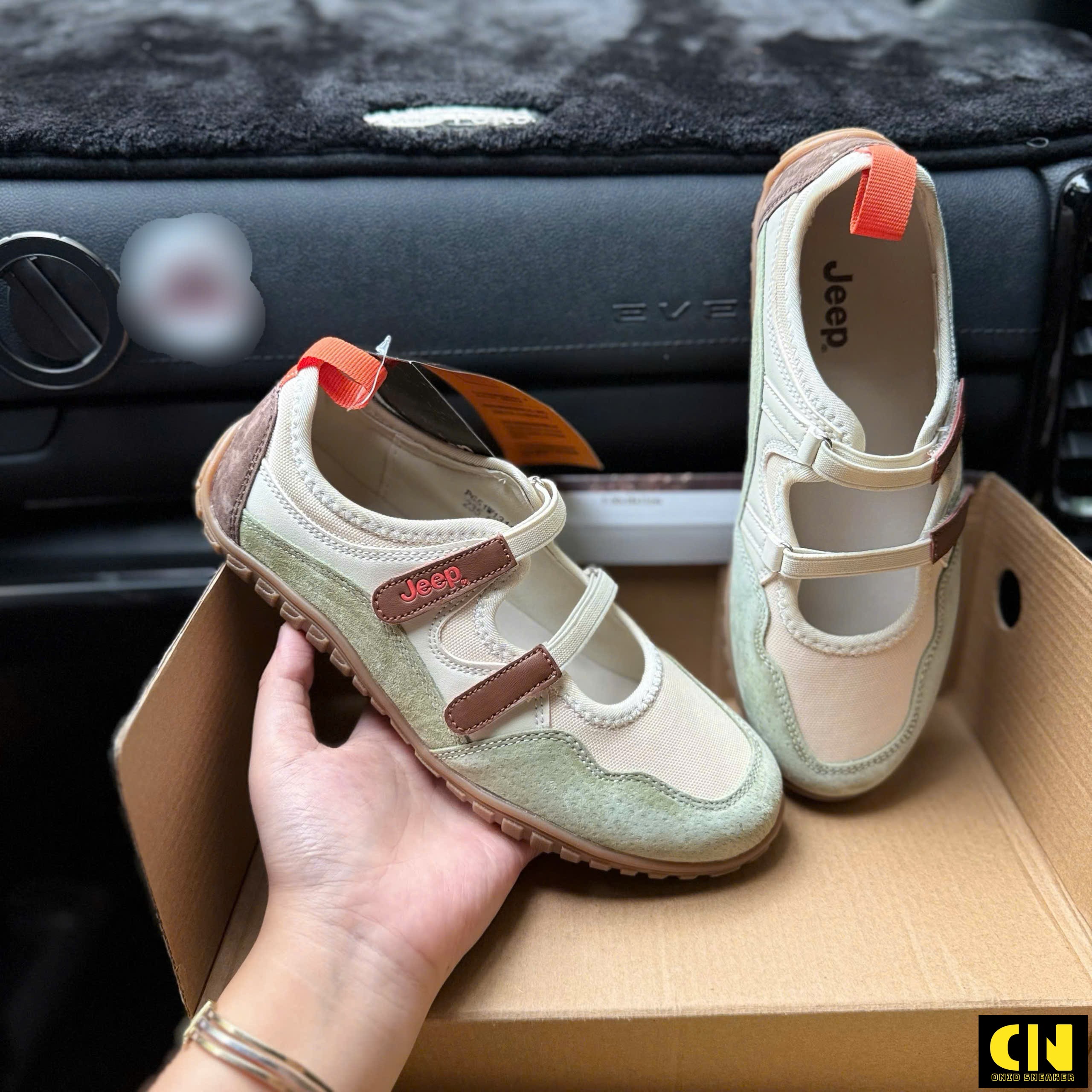 Giày Cổ Thấp Jeep Outdoor Low Top Trắng Xanh Rêu Thiết Kế Quai Dán Giày Cổ Thấp Jeep Outdoor Low Top Trắng Xanh Rêu Thiết Kế Quai Dán
