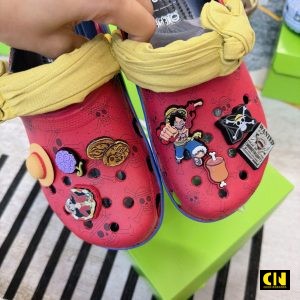 Giay Dep Clog Unisex Crocs One Piece Luffy Red Yellow Giày Dép Clog Unisex Crocs One Piece Luffy Red Yellow
