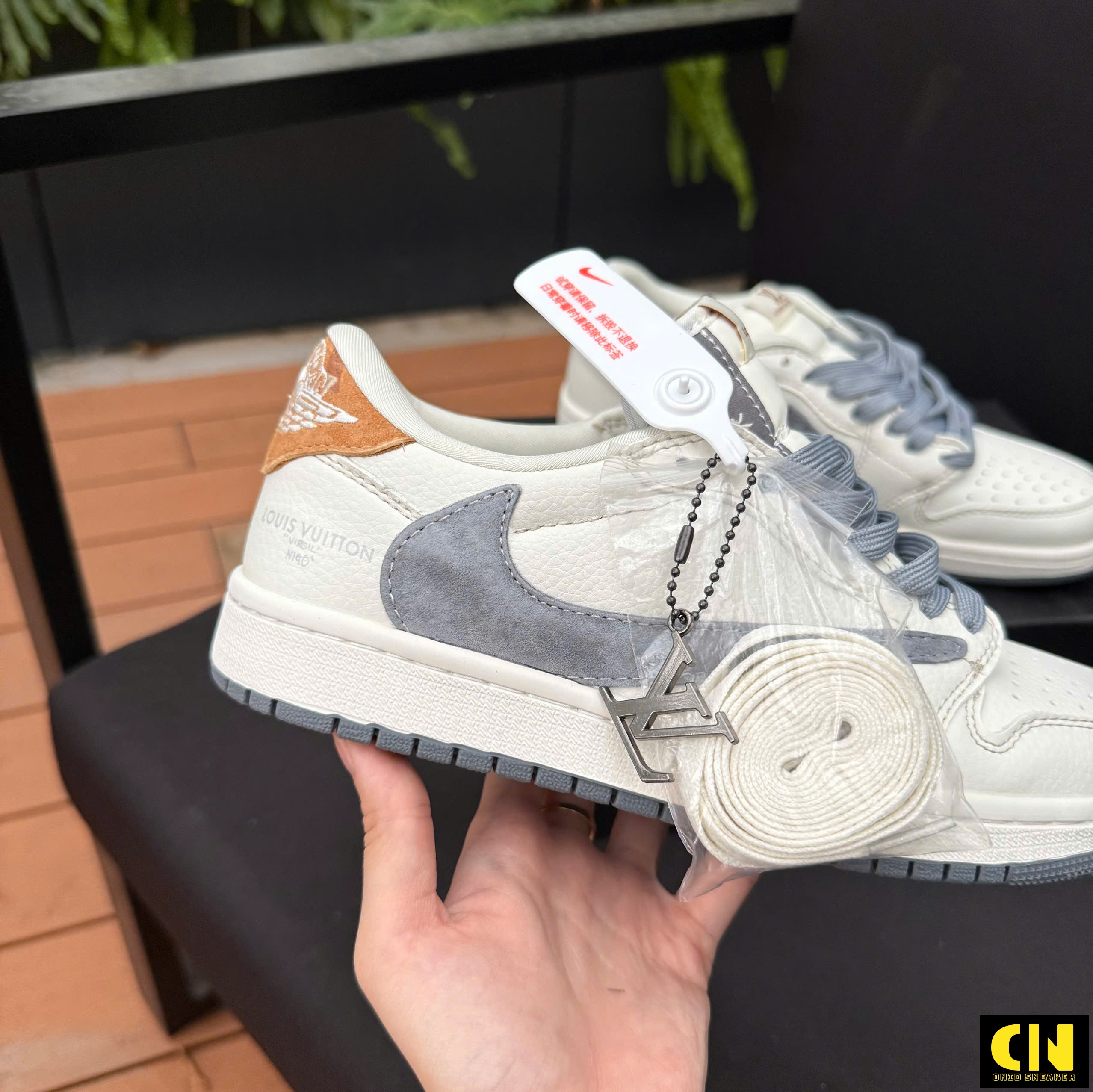 Giày Jordan 1 X Travis Scott X Lv White Grey Xám Trắng Giày Jordan 1 x Travis Scott x LV White Grey Xám Trắng