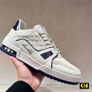 Giay Lv Trainer 54 Trang Xanh Navy Dap Noi Giày LV Trainer 54 Trắng Xanh Navy Dập Nổi