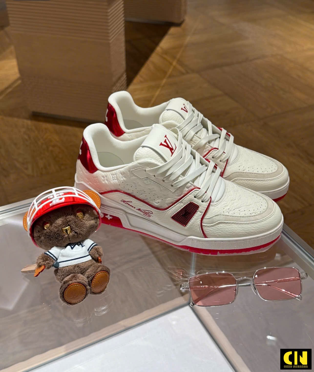 Giày Louis Vuitton Lv Trainer 54 Trắng Đỏ Giày Louis Vuitton LV Trainer 54 Trắng Đỏ