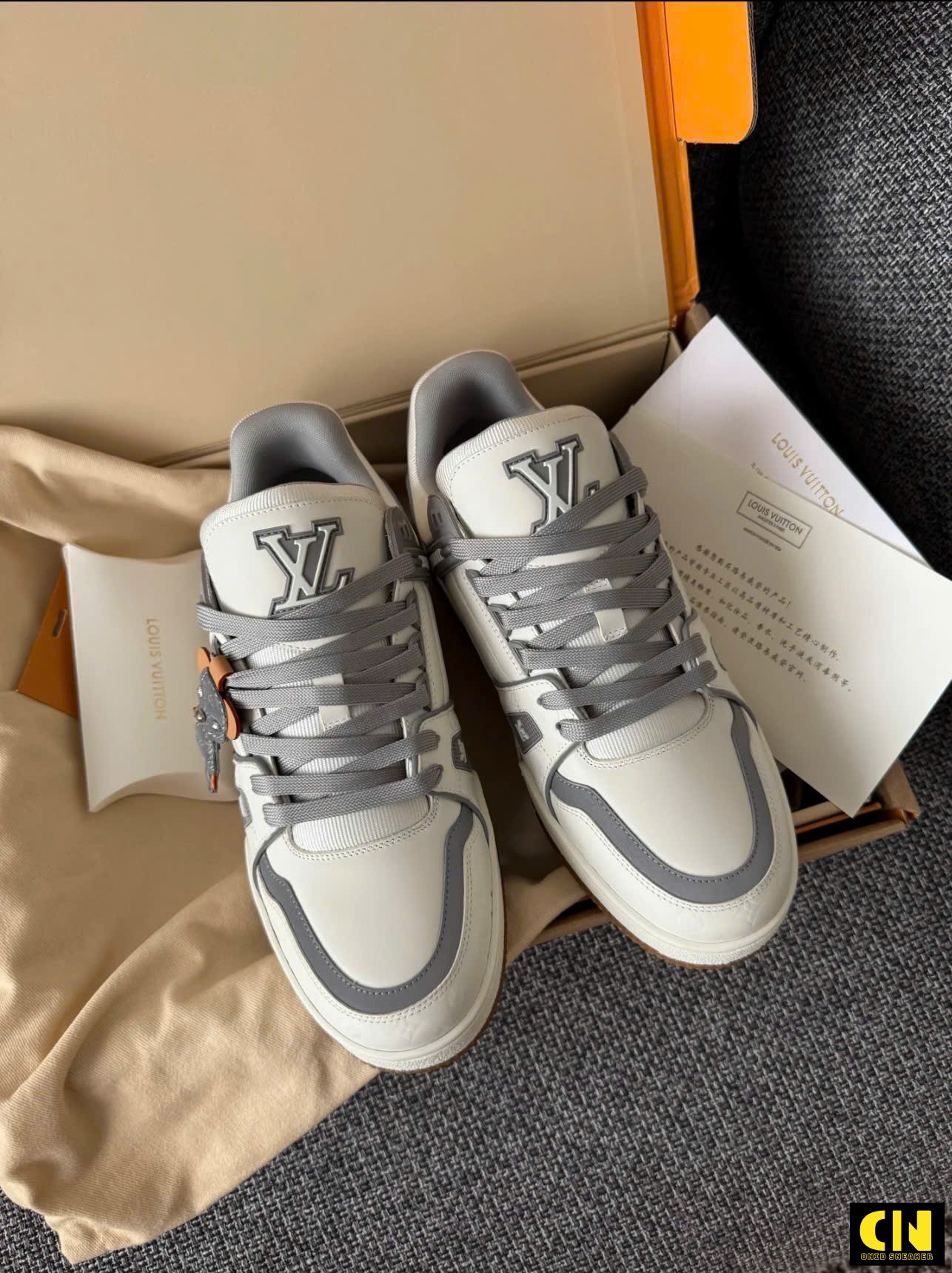 Giày Louis Vuitton Lv Trainer Trắng Phối Xám Khói Đế Nâu Giày Louis Vuitton LV Trainer Trắng Phối Xám Khói Đế Nâu