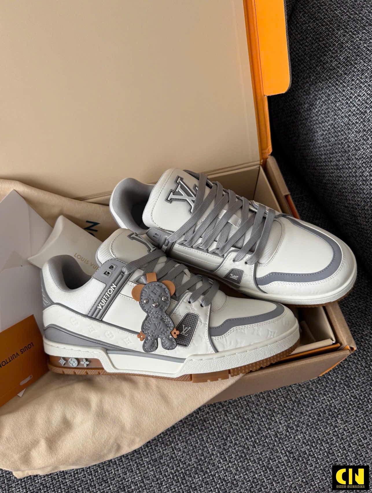 Giày Louis Vuitton Lv Trainer Trắng Xám Giá Tốt Giày Louis Vuitton LV Trainer Trắng Xám Giá Tốt
