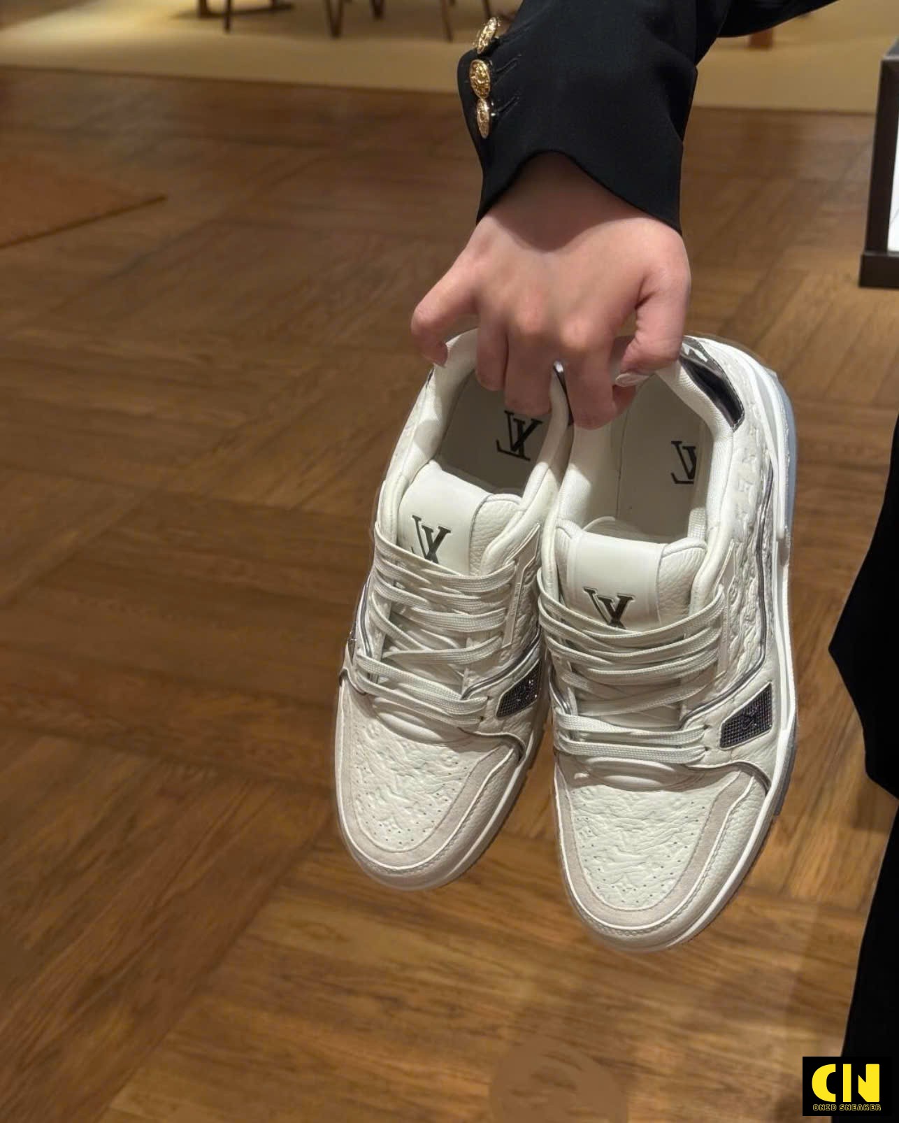Giày Nam Nữ Louis Vuitton Lv Trainer 54 Trắng Xám Chuẩn Form Giày Nam Nữ Louis Vuitton LV Trainer 54 Trắng Xám Chuẩn Form