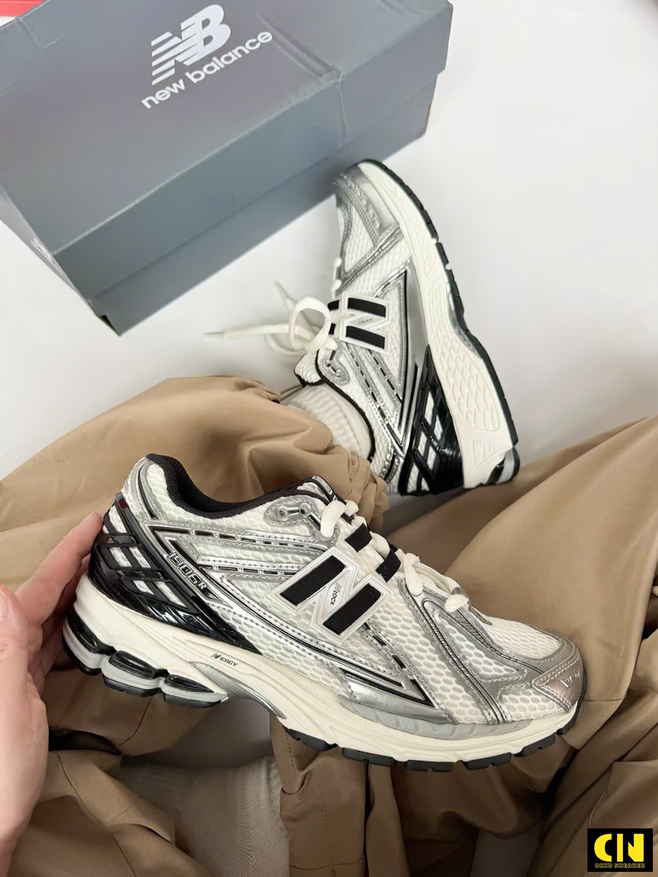 Giày New Balance 1906R Silver Metallic Black Giày New Balance 1906R Silver Metallic Black