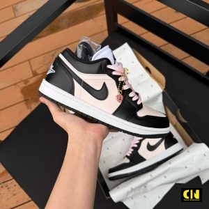 Giay Nike Air Jordan 1 Low Black Pink Hong Den Kem Moc Khoa Giày Nike Air Jordan 1 Low Black Pink Hồng Đen Kèm Móc Khóa