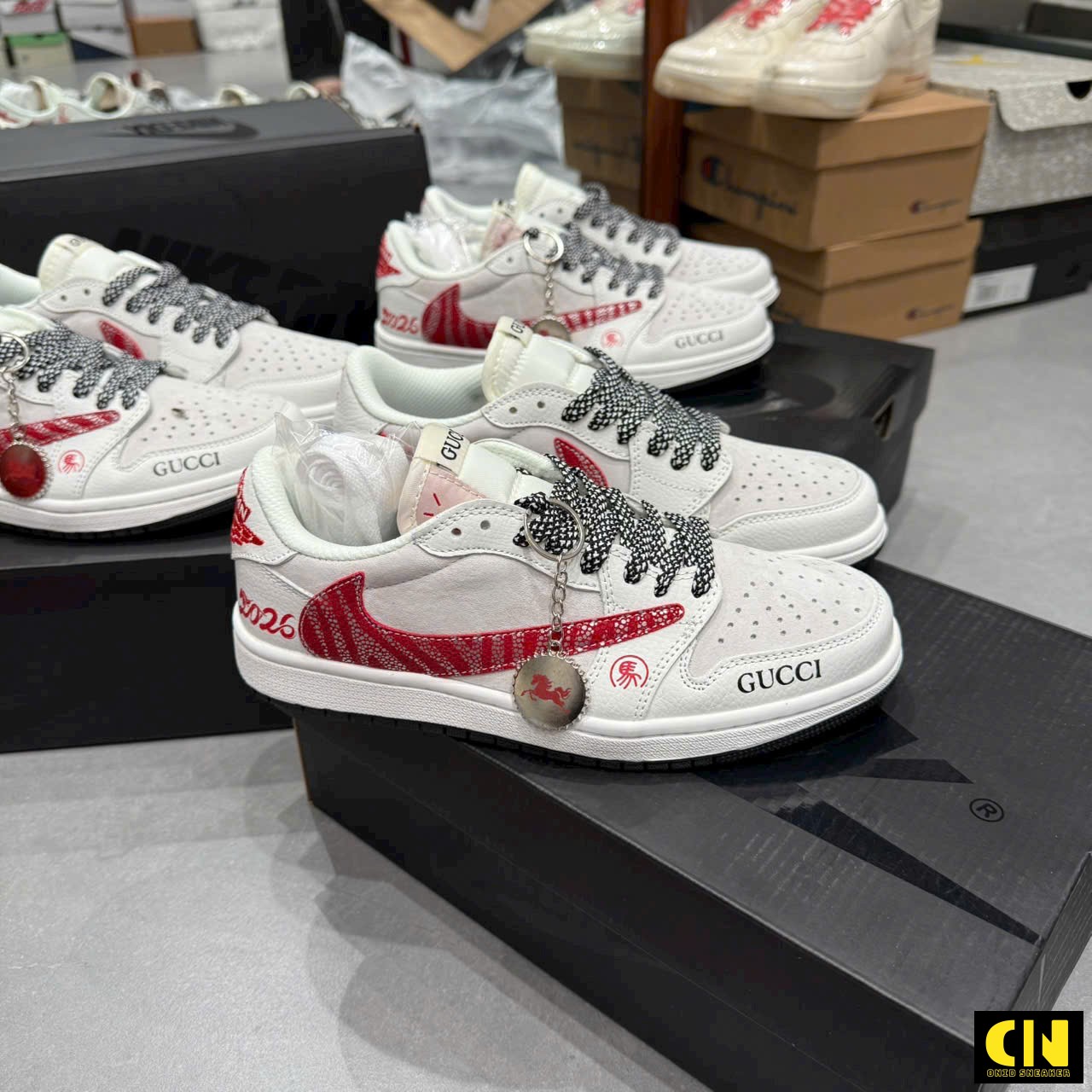 Giày Nike Air Jordan 1 Low Travis Scott X Gucci 2026 Red White Giày Nike Air Jordan 1 Low Travis Scott x Gucci 2026 Red White