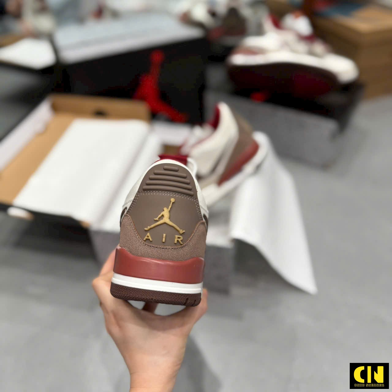 Giày Sneaker Nam Nữ Nike Jordan Legacy 312 Trắng Kem Phối Nâu Đỏ Burgundy Giày Sneaker Nam Nữ Nike Jordan Legacy 312 Trắng Kem Phối Nâu Đỏ Burgundy