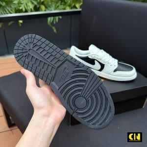 Giay Sneaker Nike Jordan 1 Low Travis Scott Burberry Den Trang Giày Sneaker Nike Jordan 1 Low Travis Scott Burberry Đen Trắng