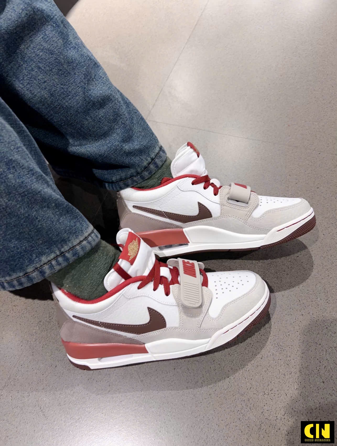 Giày Sneaker Nike Jordan Legacy 312 Trắng Kem Phối Đỏ Burgundy Chuẩn Size Giày Sneaker Nike Jordan Legacy 312 Trắng Kem Phối Đỏ Burgundy Chuẩn Size