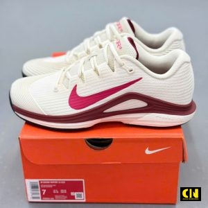 Giay The Thao Nike Court Air Zoom Vapor 12 Mau Trang Kem De Do Man Giày Thể Thao Nike Court Air Zoom Vapor 12 Màu Trắng Kem Đế Đỏ Mận