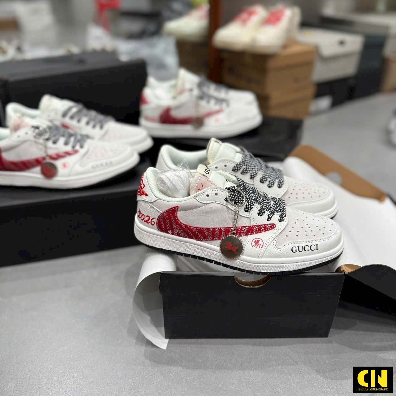 Giày Thể Thao Nike Jordan 1 Low Travis Scott Thêu Chữ Gucci Mũi Giày Bản Tết 2026 Giày Thể Thao Nike Jordan 1 Low Travis Scott Thêu Chữ Gucci Mũi Giày Bản Tết 2026