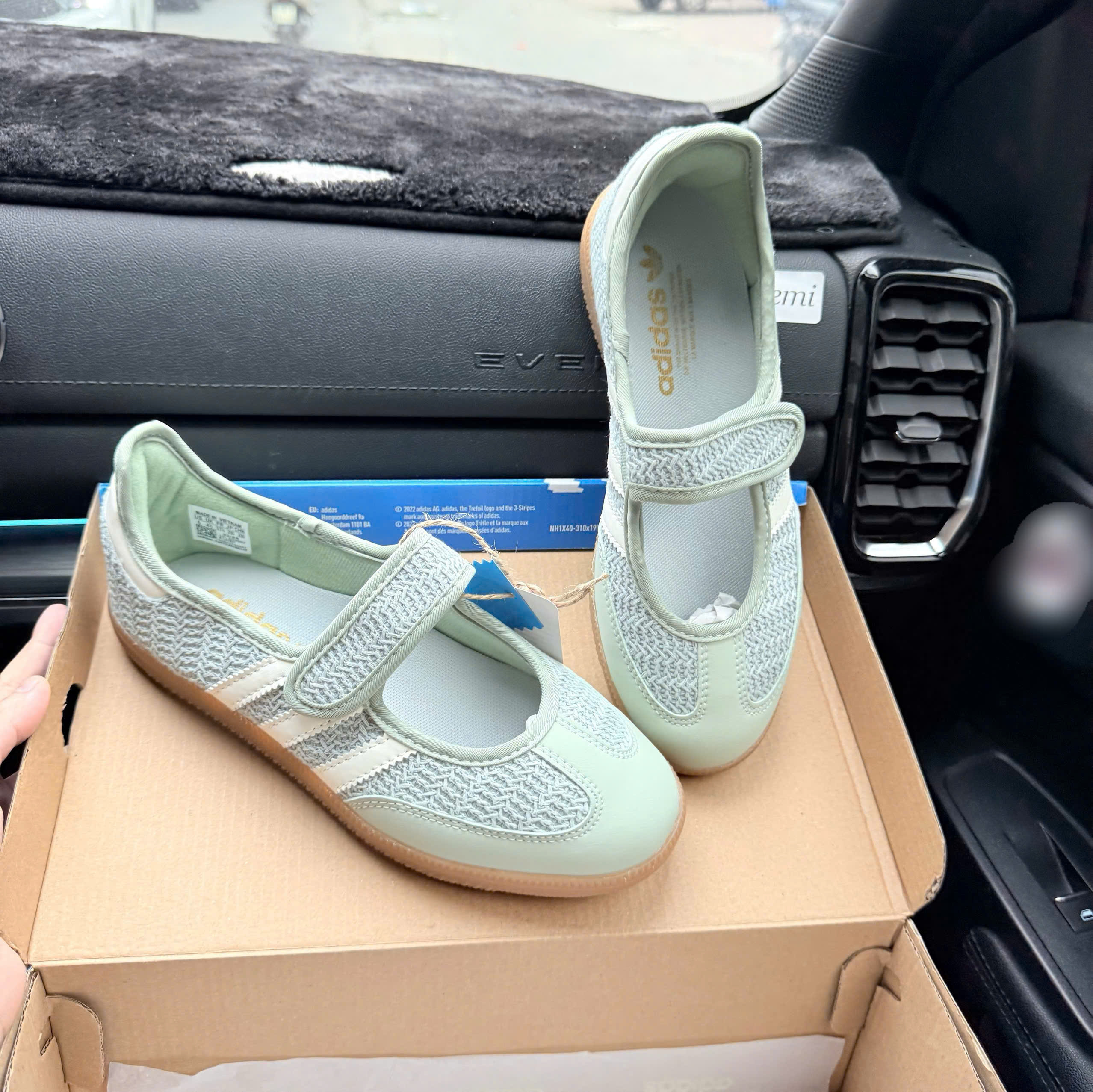 Giày Thời Trang Nữ Adidas Samba Jane Quai Dán Xanh Mint Đế Nâu Giày Thời Trang Nữ Adidas Samba Jane Quai Dán Xanh Mint Đế Nâu