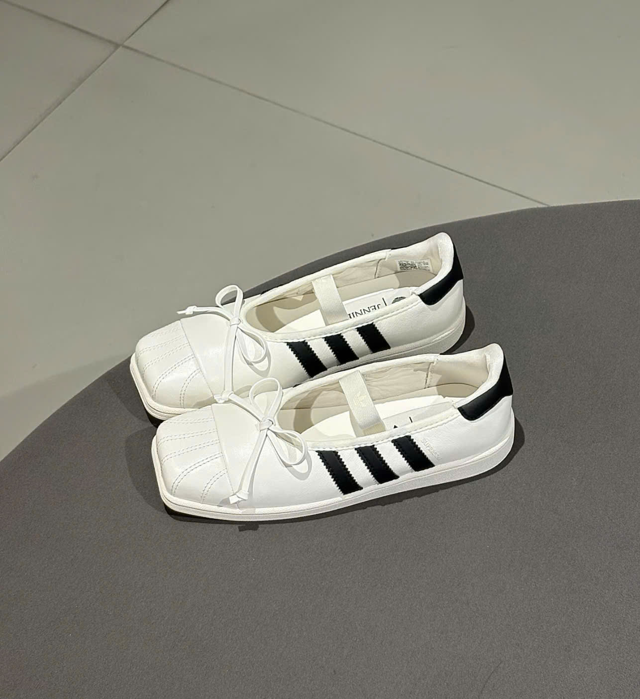 Giày Thời Trang Nữ Adidas Superstar Jennie Màu Off White Black Giày Thời Trang Nữ Adidas Superstar Jennie Màu Off White Black