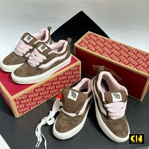 Giay Vans Knu Skool Dark Brown Nau Da Lon Kem Day Hong Trang Giày Vans KNU Skool Dark Brown Nâu Da Lộn Kèm Dây Hồng Trắng