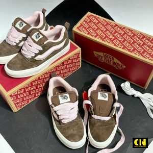 Giay Vans Knu Skool Da Lon Mau Nau Socola Da Lon Giày Vans Knu Skool Da Lộn Màu Nâu Socola Da Lộn